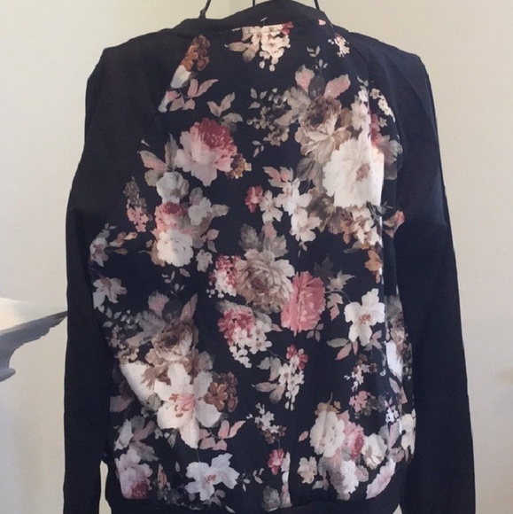 Nice light jacket - Picture 2 of 2